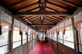 写真: 新小岩香取神社の社殿内